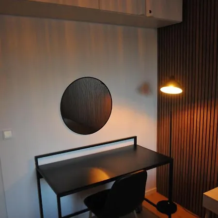 Appartement For Six Near Railway Station *